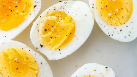 https://laraclevenger.com/wp-content/uploads/2017/07/how-to-hard-boil-fresh-eggs-so-they-peel-easily-480x270.jpg