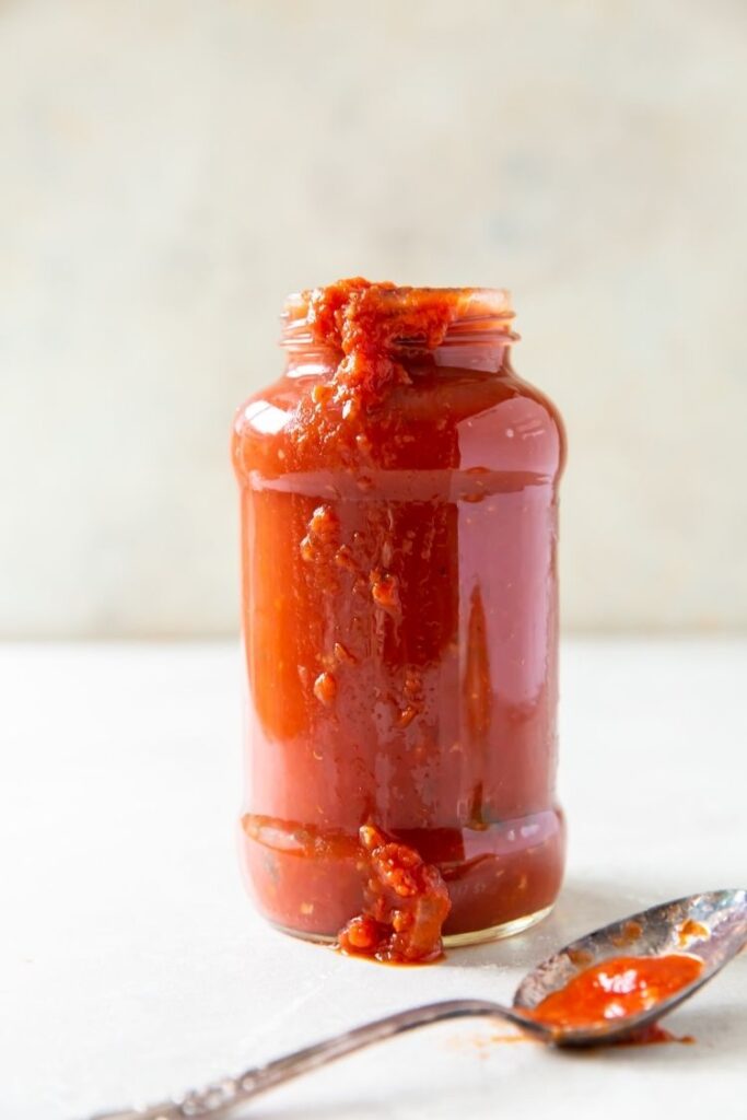 keto spaghetti sauce in a glass jar with a spoon