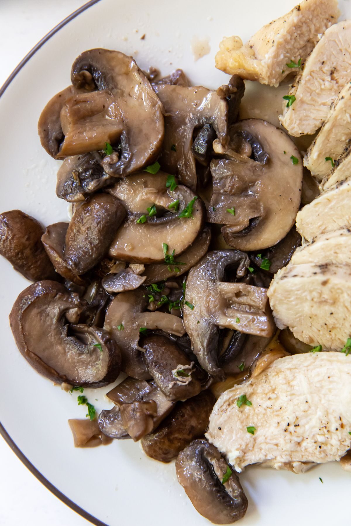 plate of mushrooms and chicken