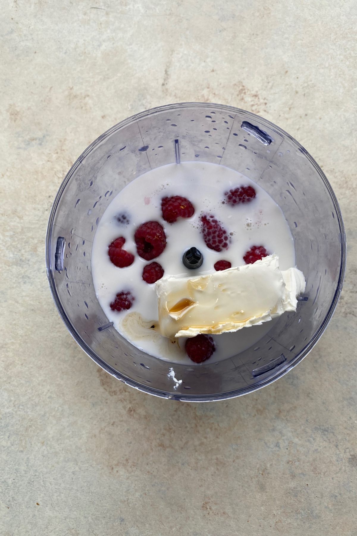 A bowl of yogurt with berries in it.