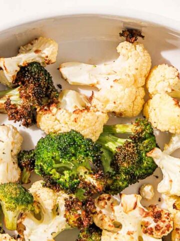 roasted broccoli and cauliflower in a plate