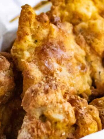 air fried marinated chicken in a food basket