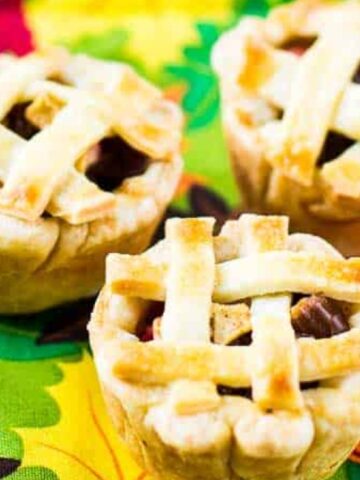 cute mini apple pie