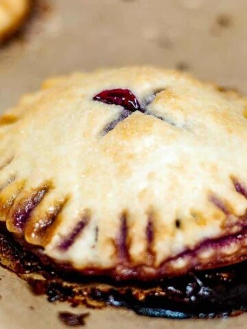 mini round pie stuffed with mixed berries